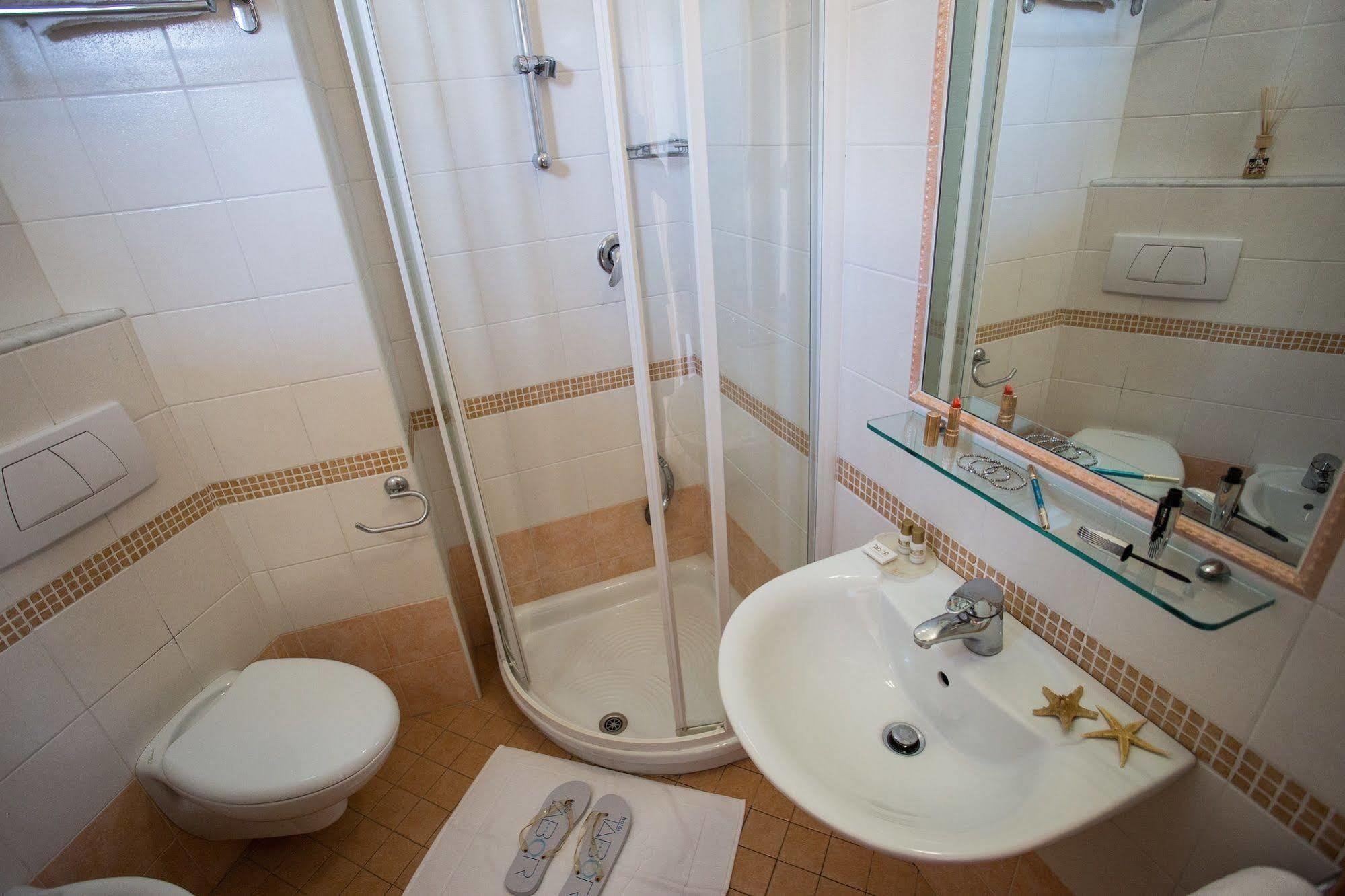 Hotel Tabor Rimini Esterno foto